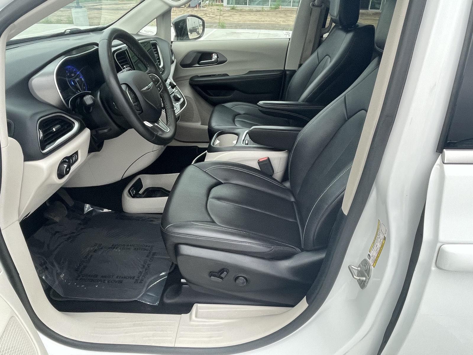 Vehicle photo 13