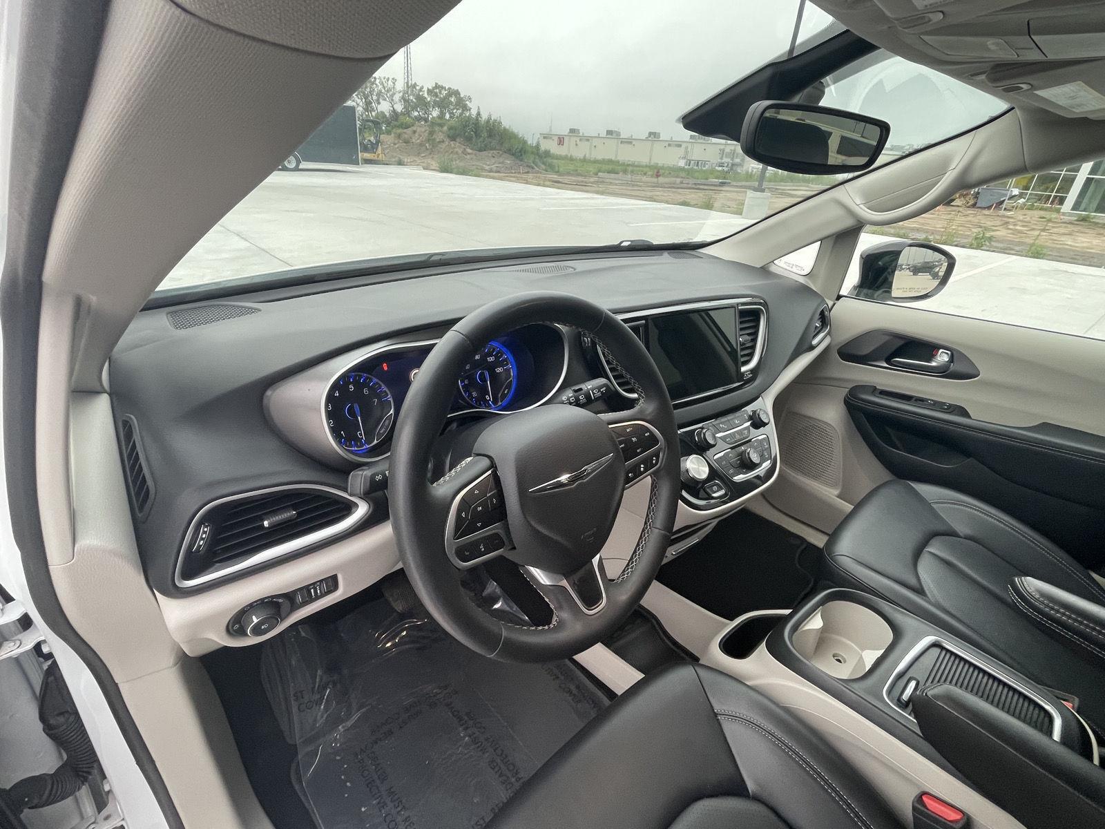 Vehicle photo 14