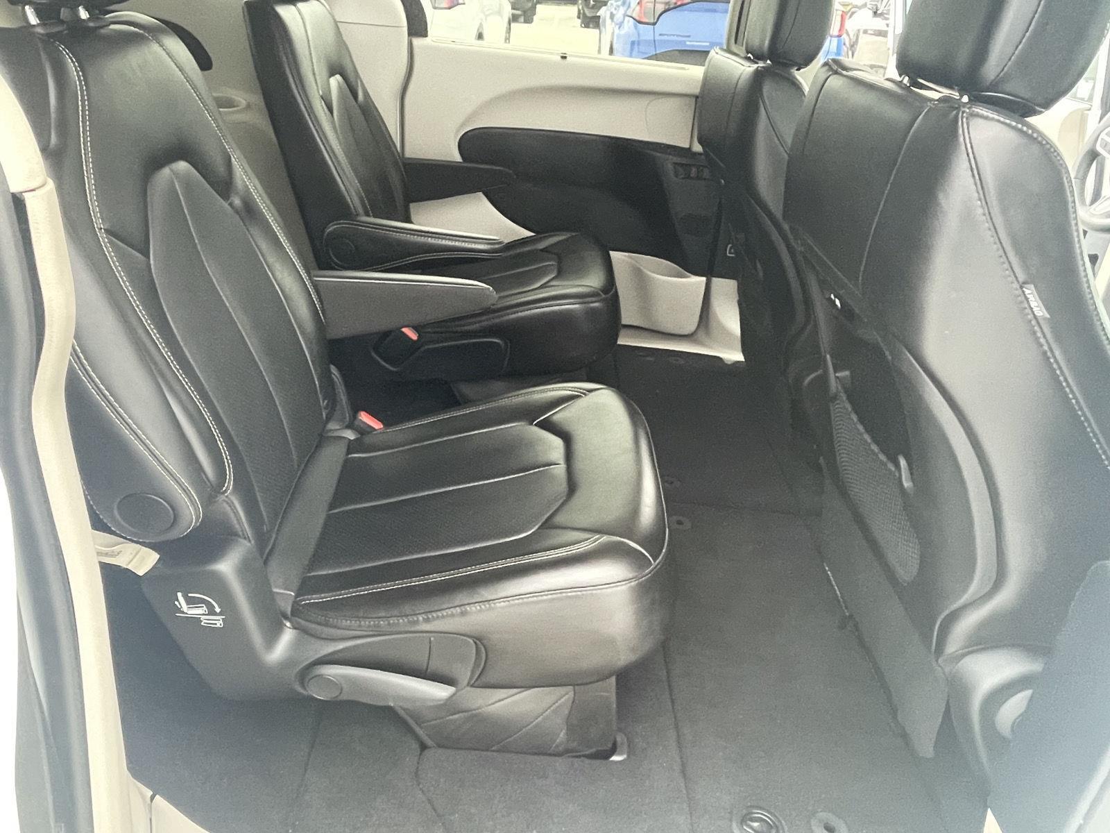 Vehicle photo 17