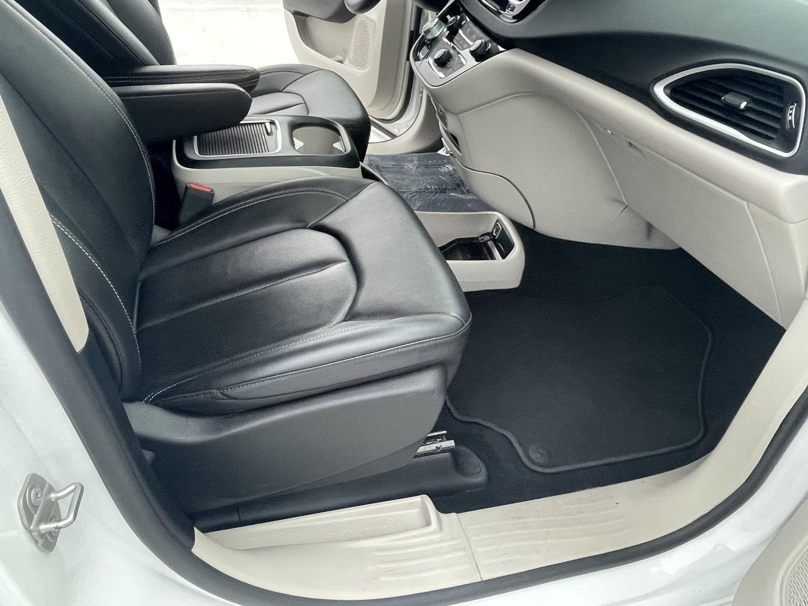 Vehicle photo 18
