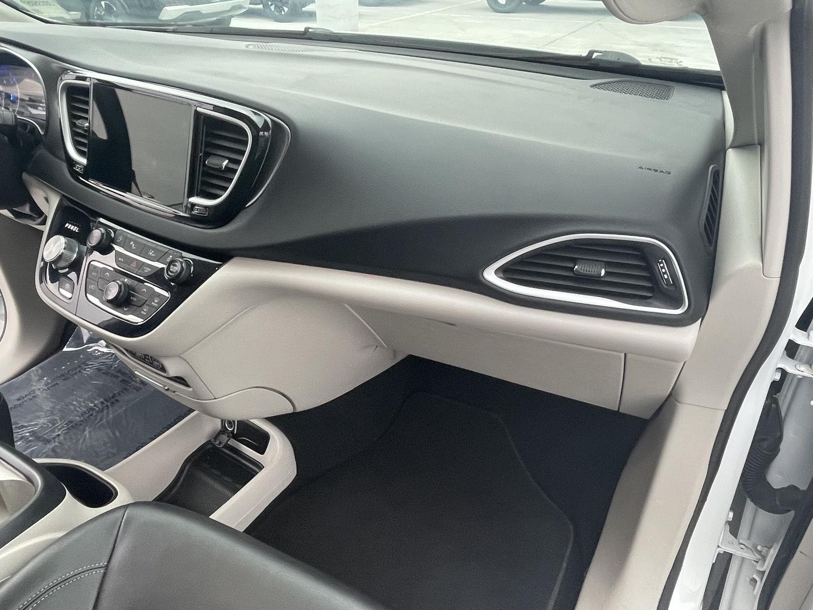Vehicle photo 19