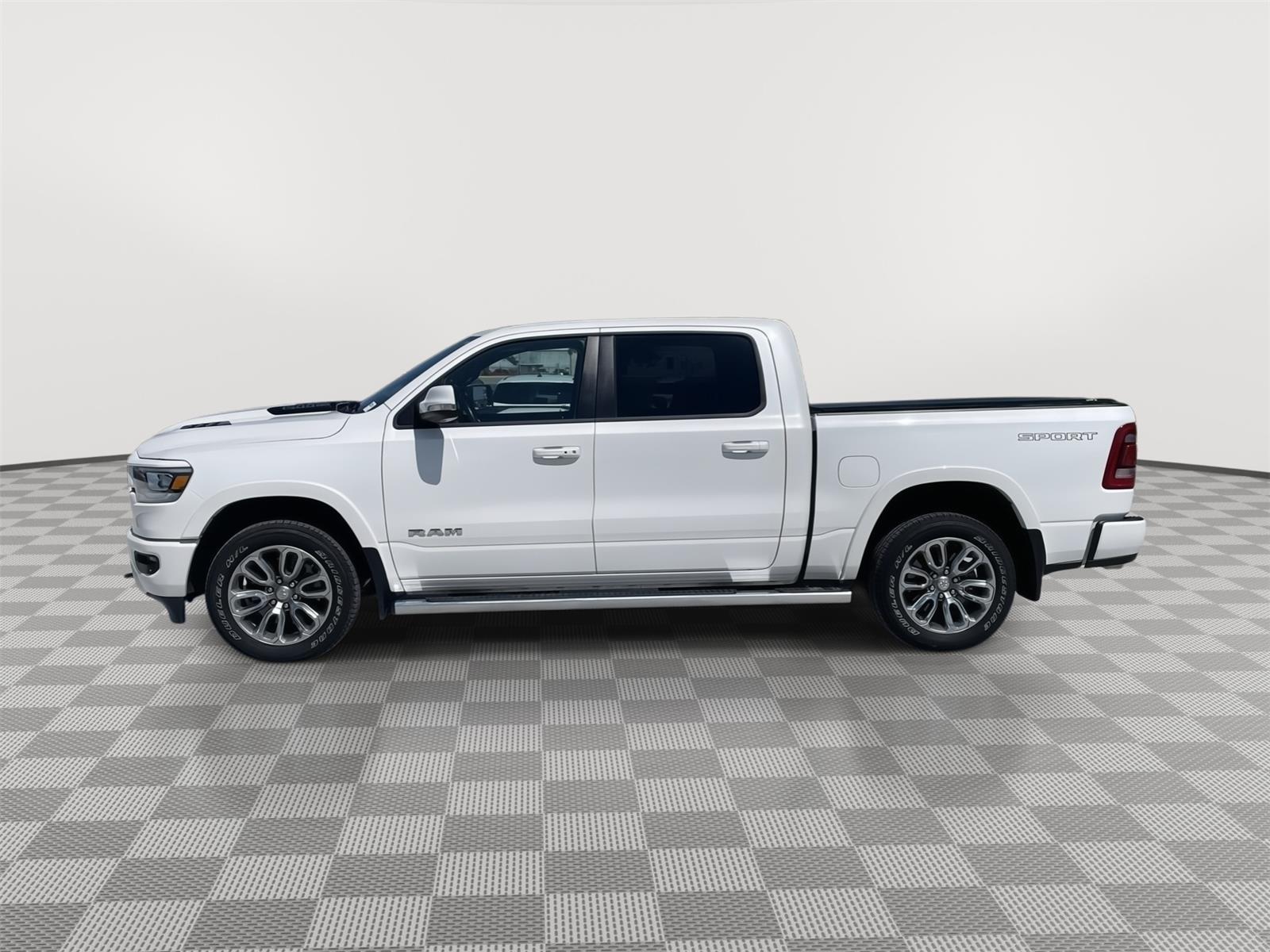 Vehicle photo 2