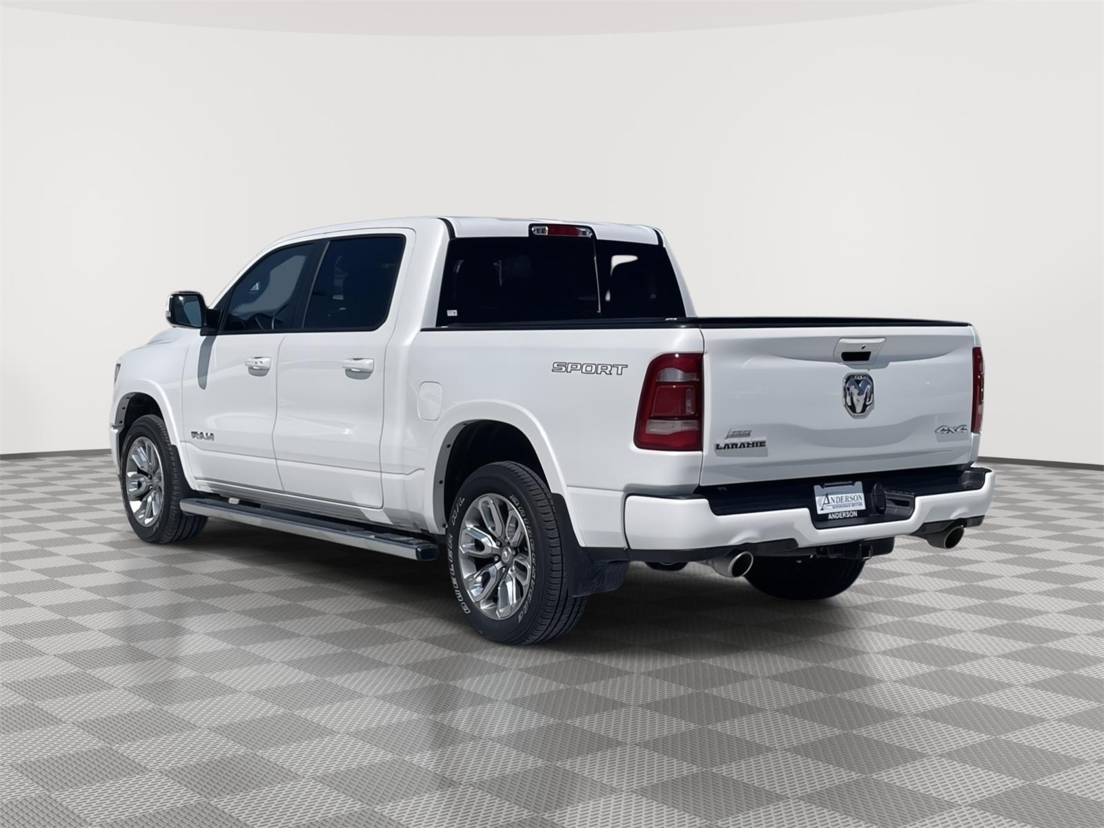 Vehicle photo 4