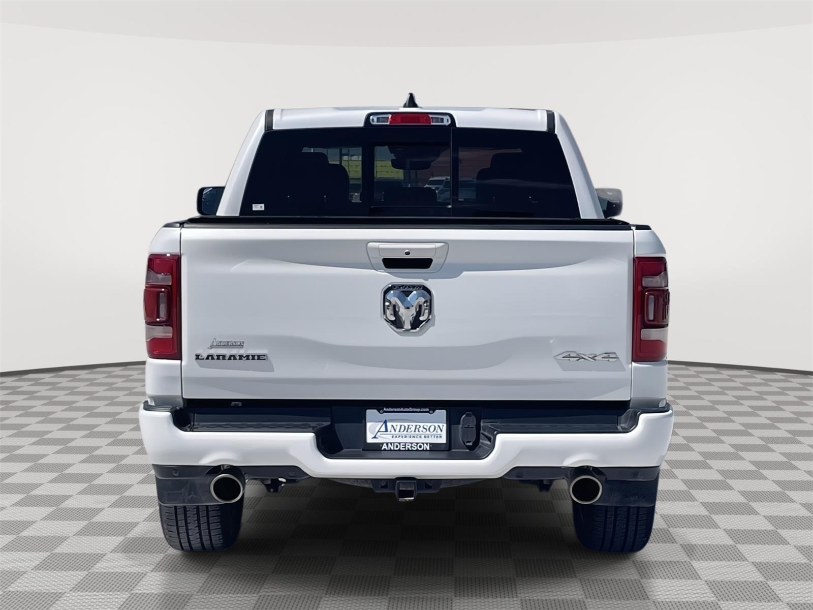 Vehicle photo 5
