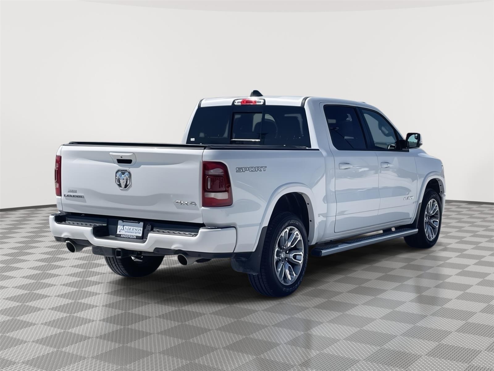 Vehicle photo 6