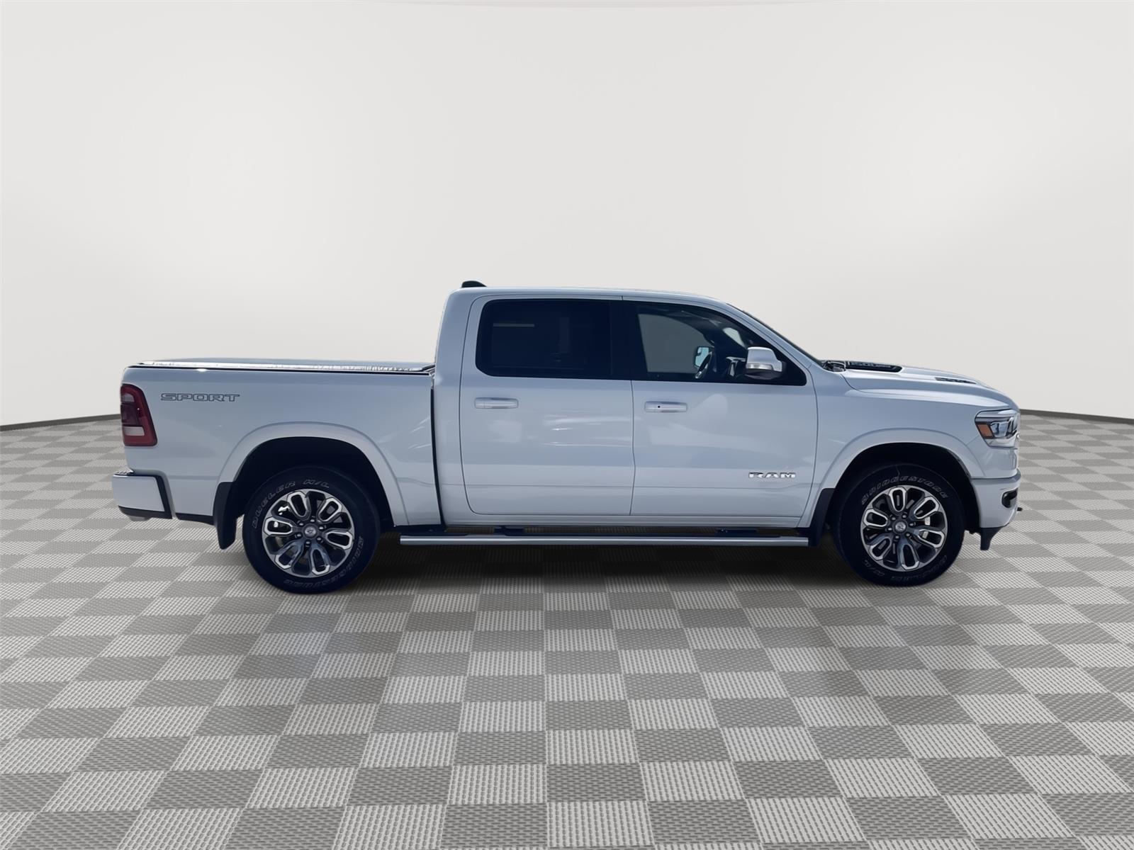 Vehicle photo 7