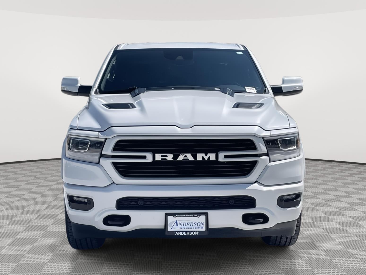 Vehicle photo 9