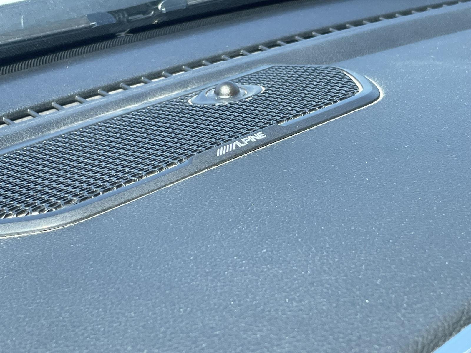 Vehicle photo 14