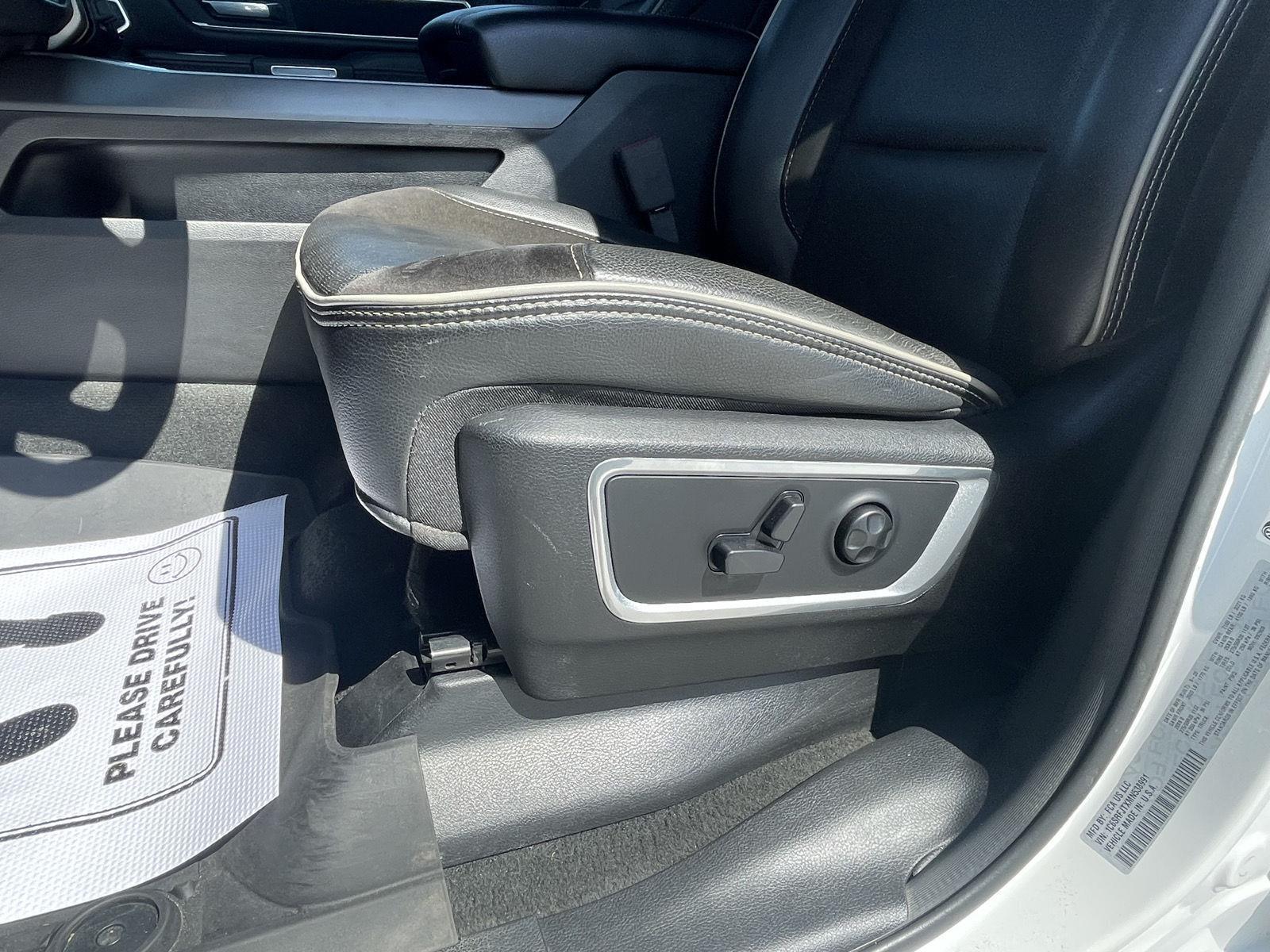 Vehicle photo 18