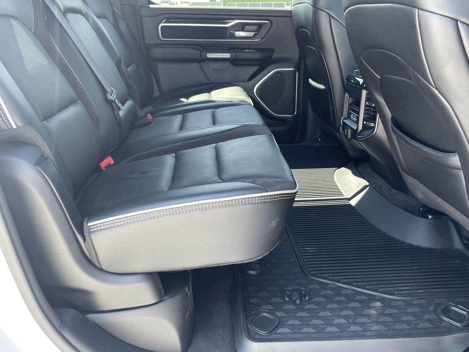 Vehicle photo 20