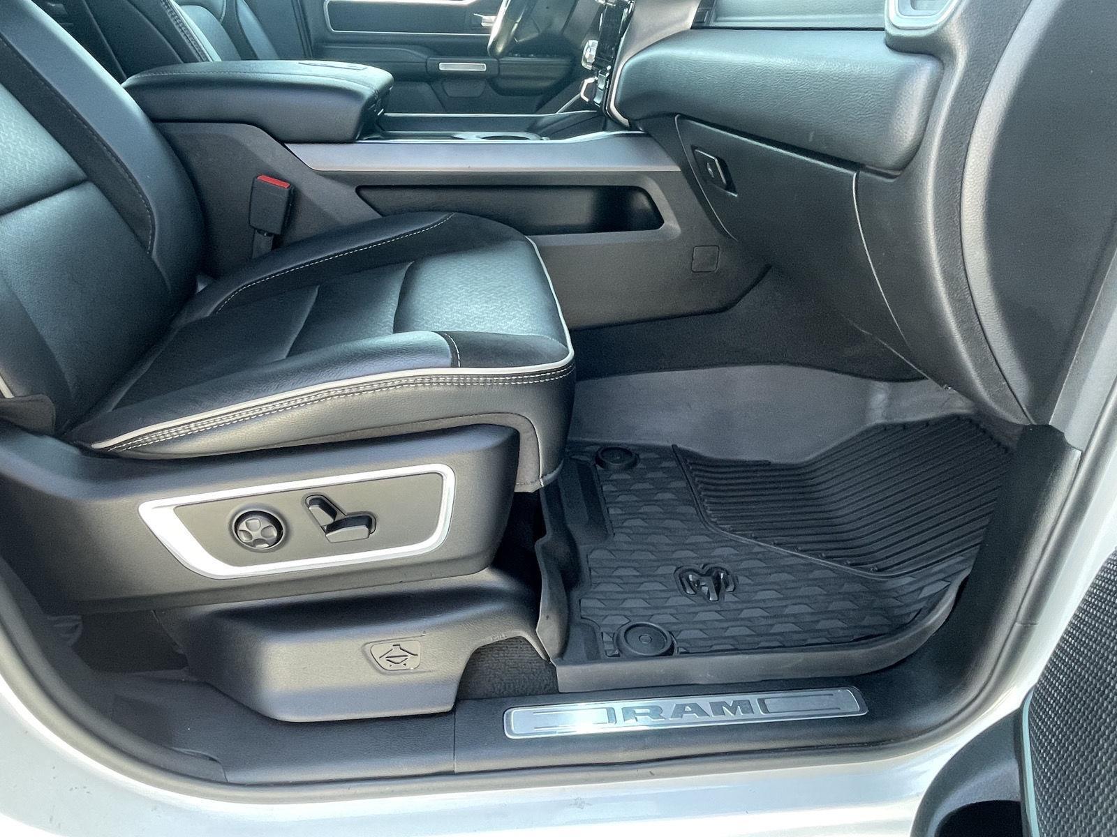 Vehicle photo 22