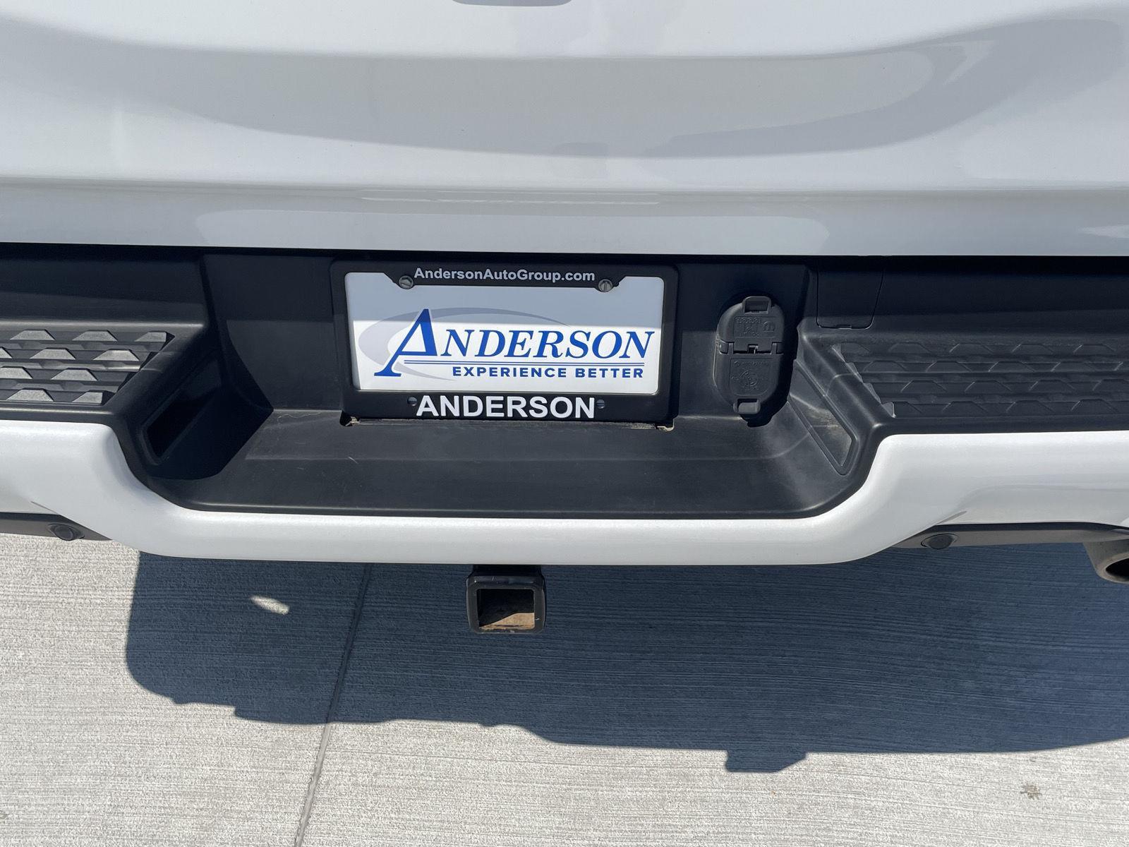 Vehicle photo 24