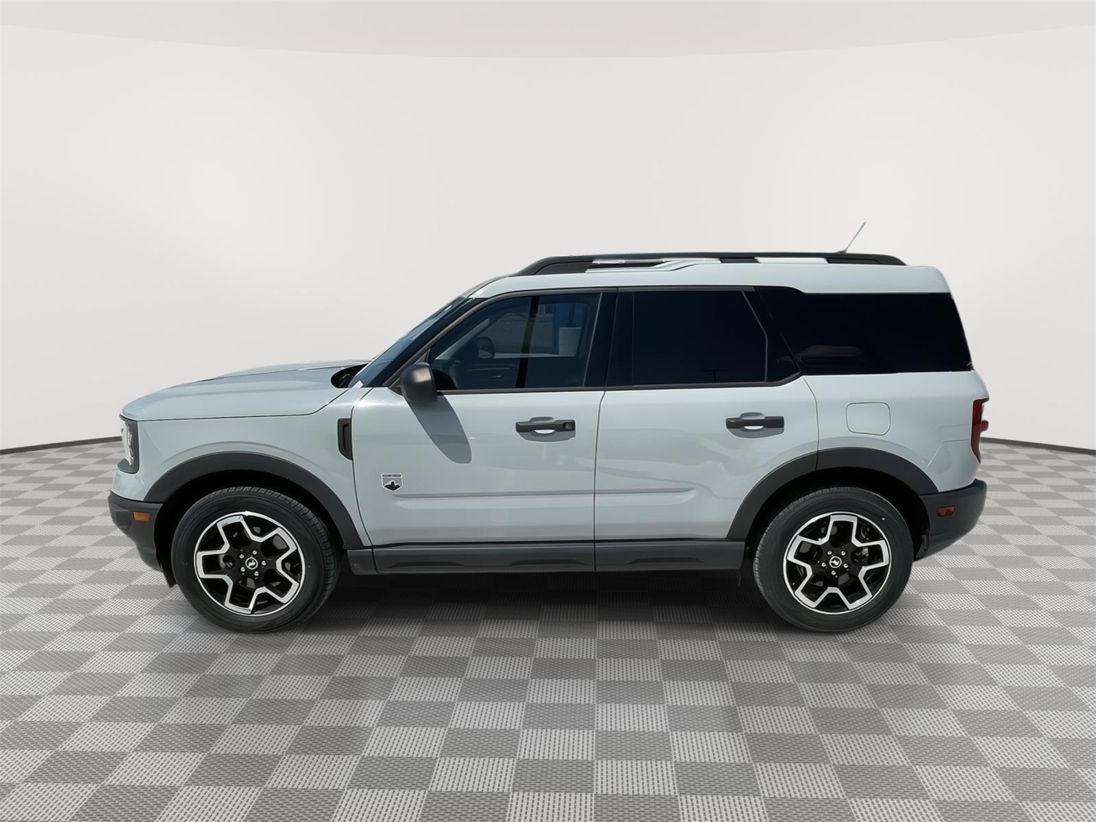 Vehicle photo 2