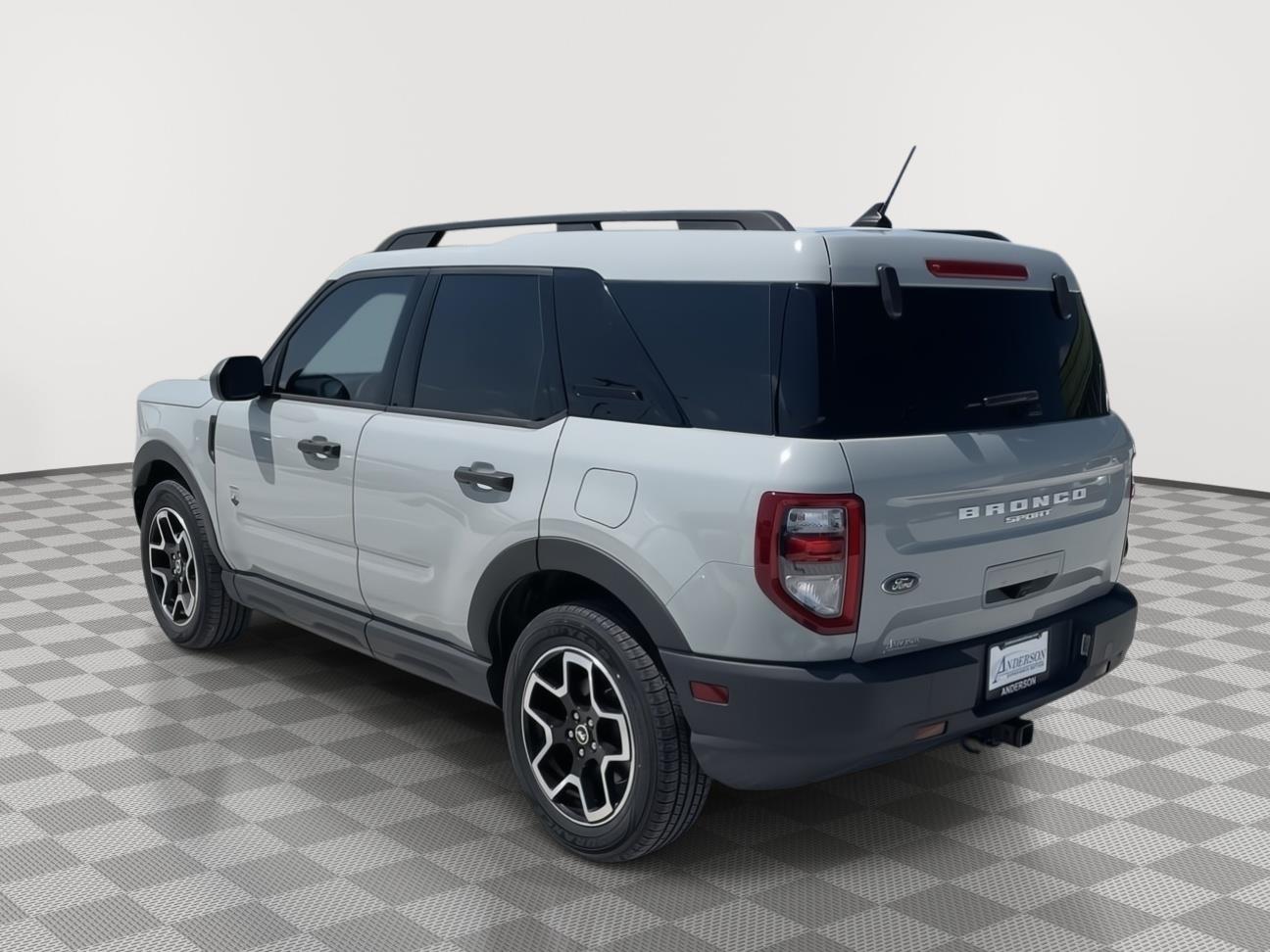 Vehicle photo 4