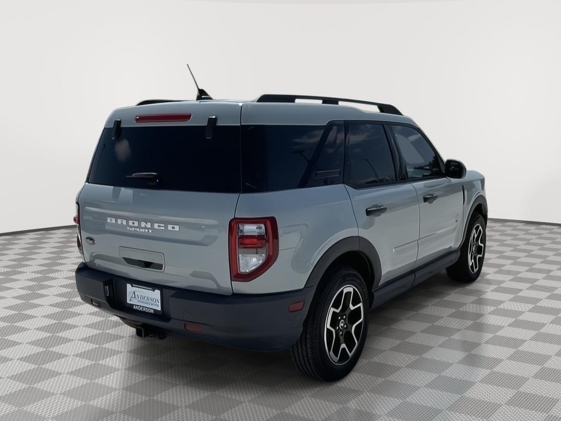 Vehicle photo 6