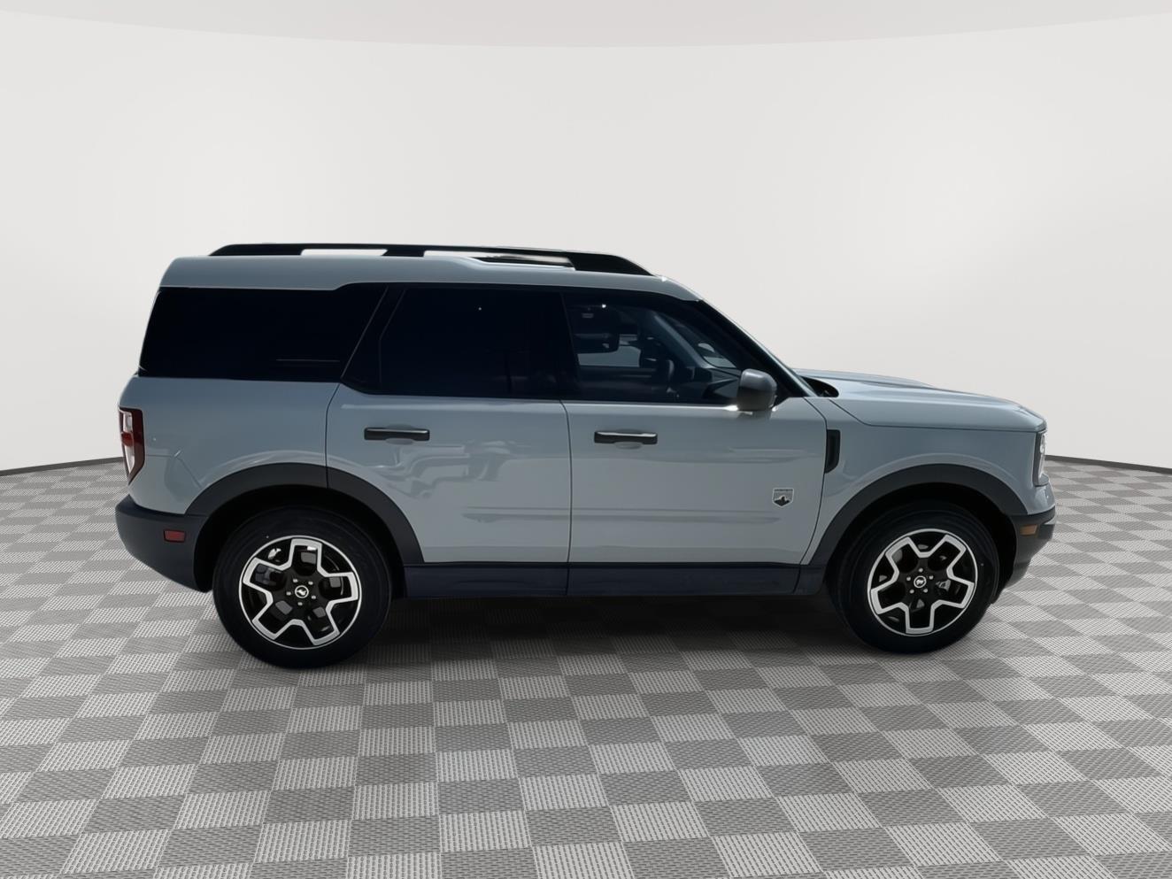 Vehicle photo 7