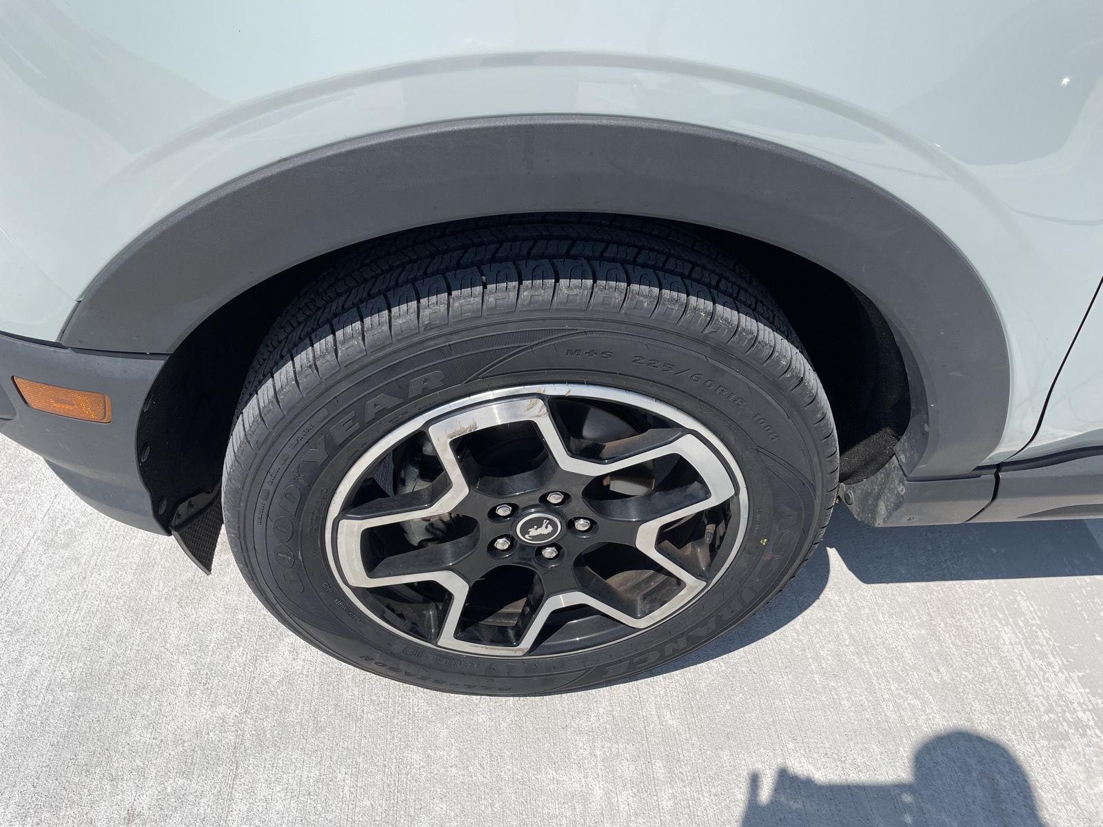 Vehicle photo 9