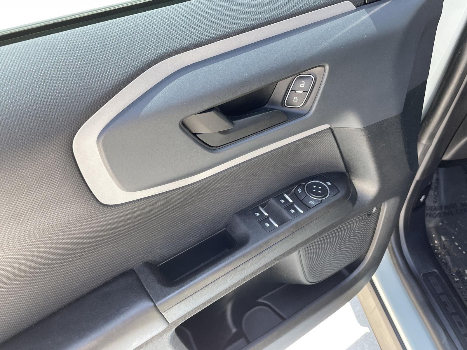 Vehicle photo 11
