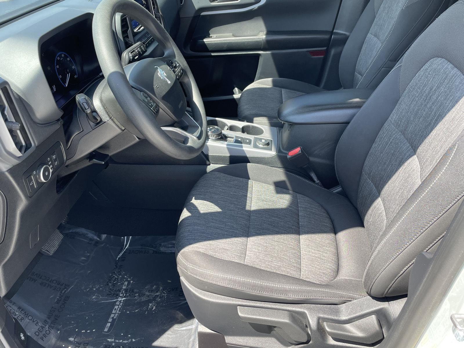 Vehicle photo 12