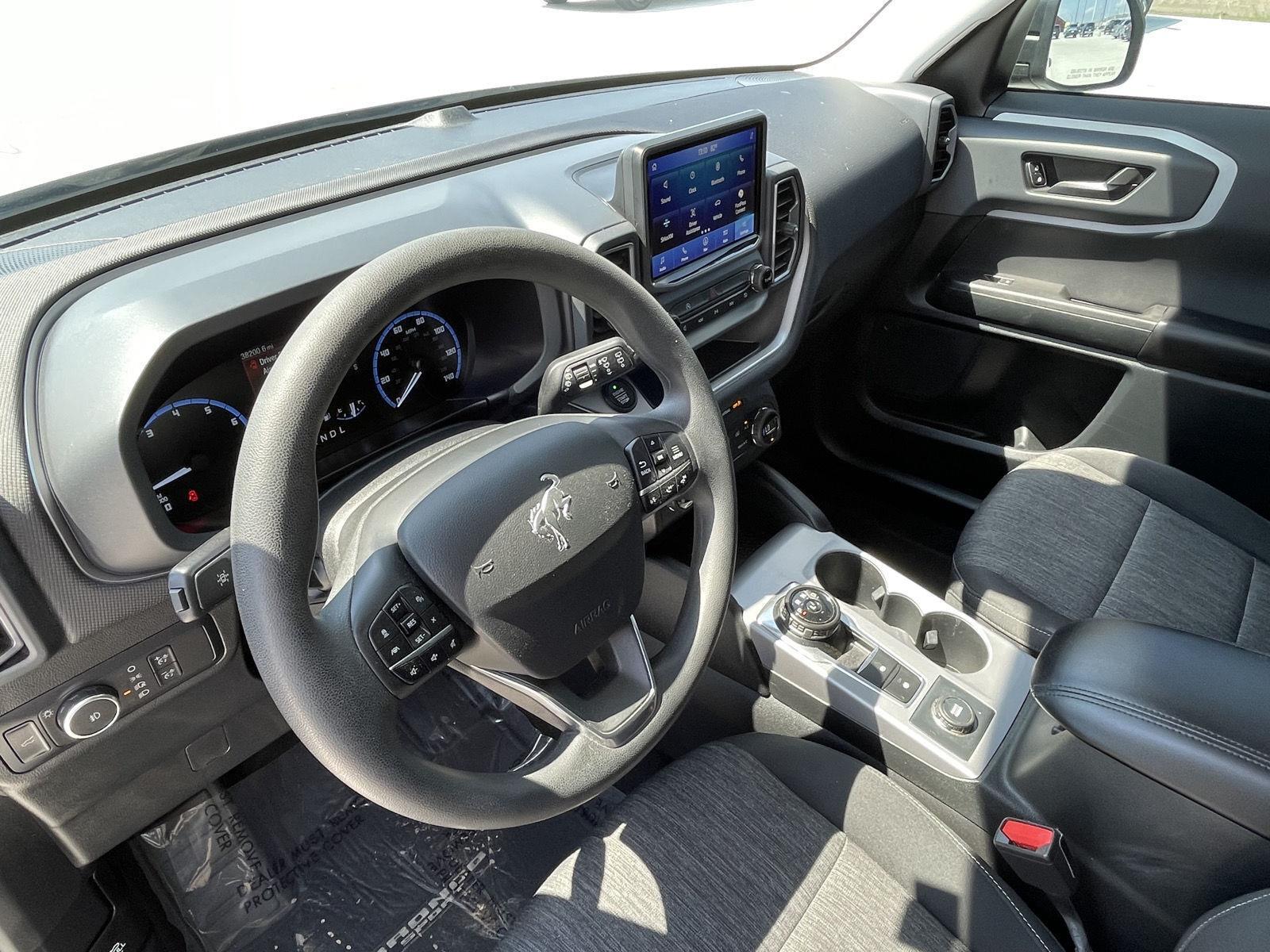 Vehicle photo 13