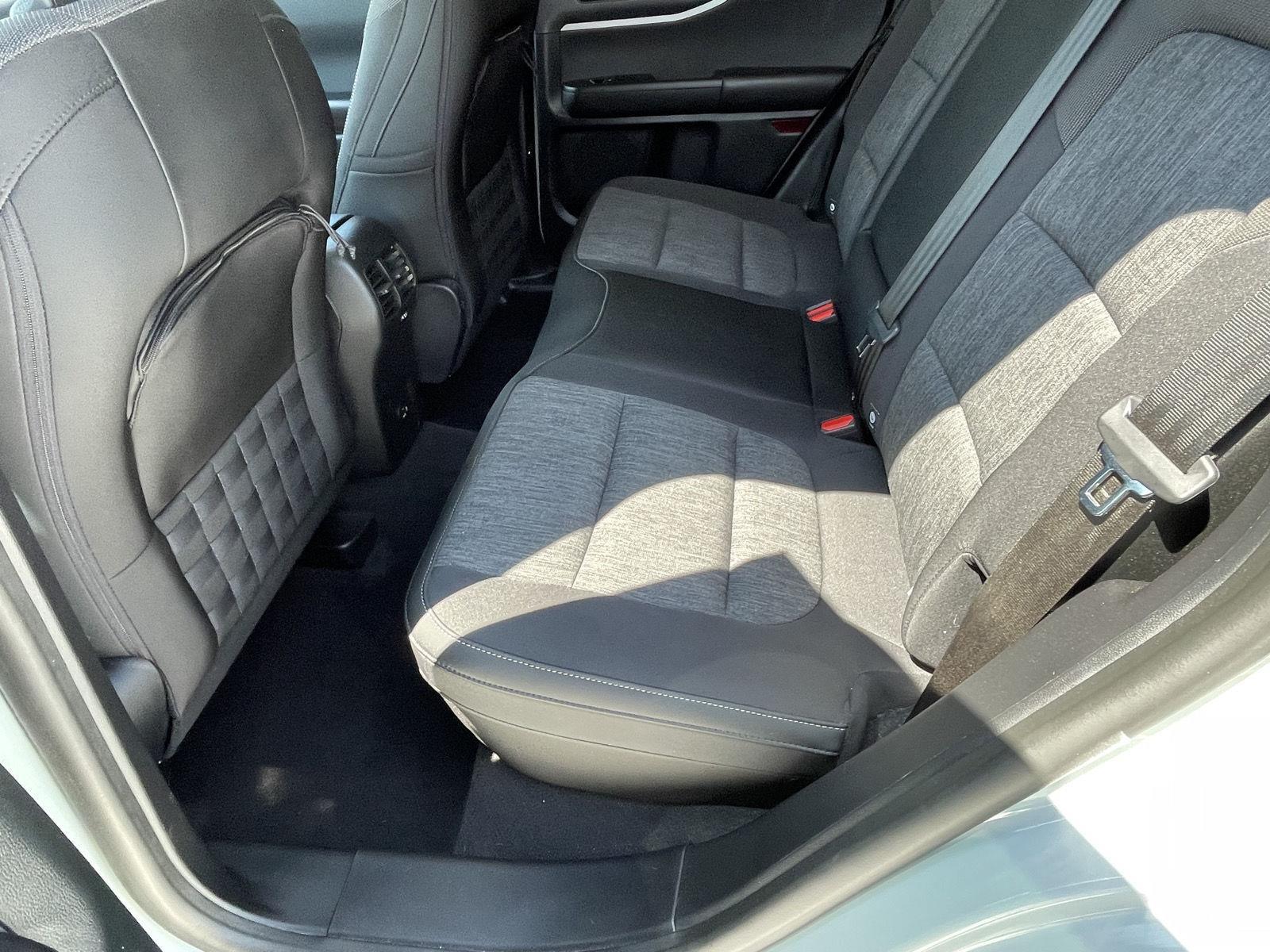 Vehicle photo 14
