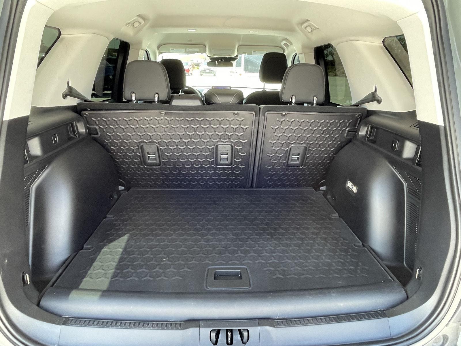 Vehicle photo 15