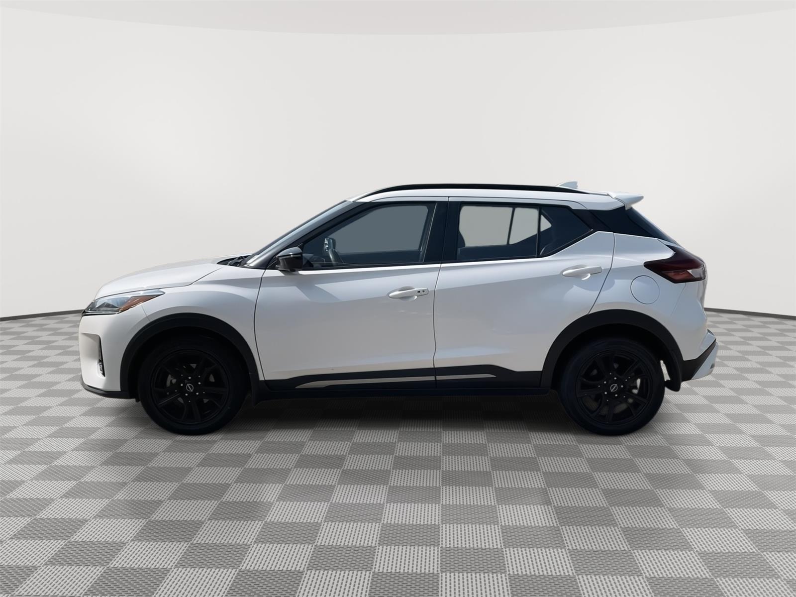 Vehicle photo 2