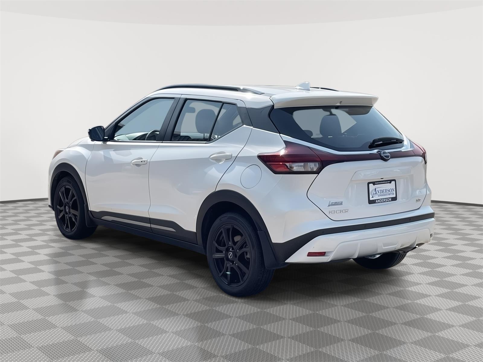 Vehicle photo 4