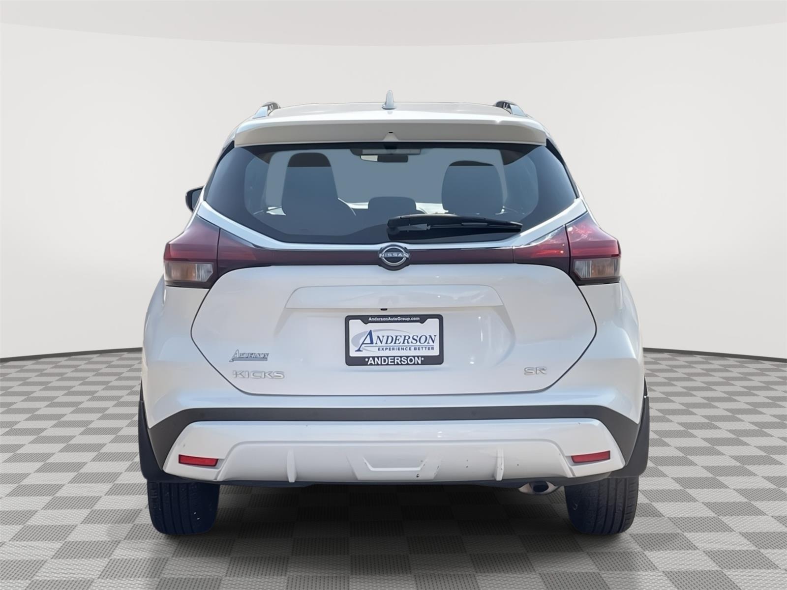 Vehicle photo 5