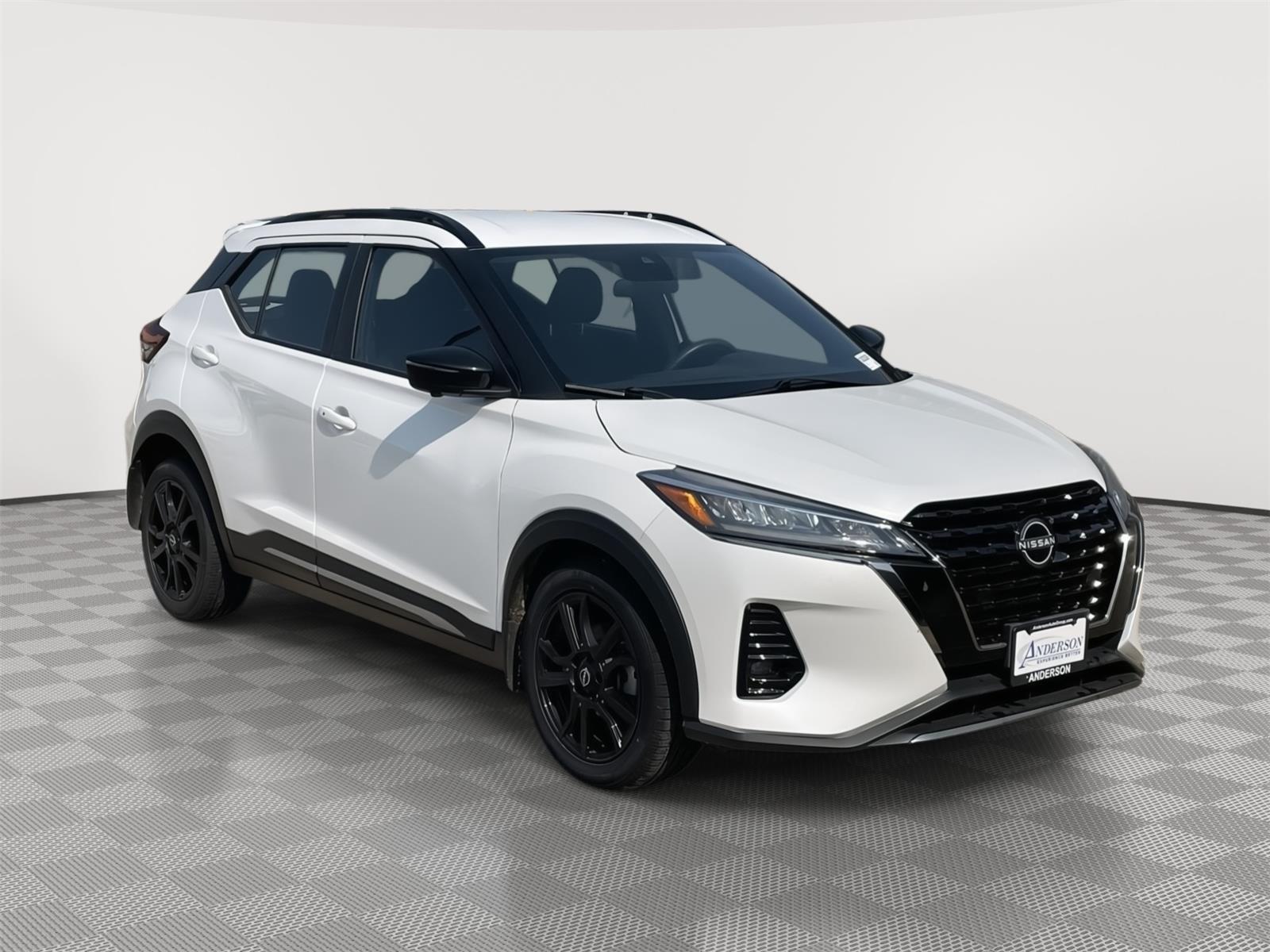 Vehicle photo 8