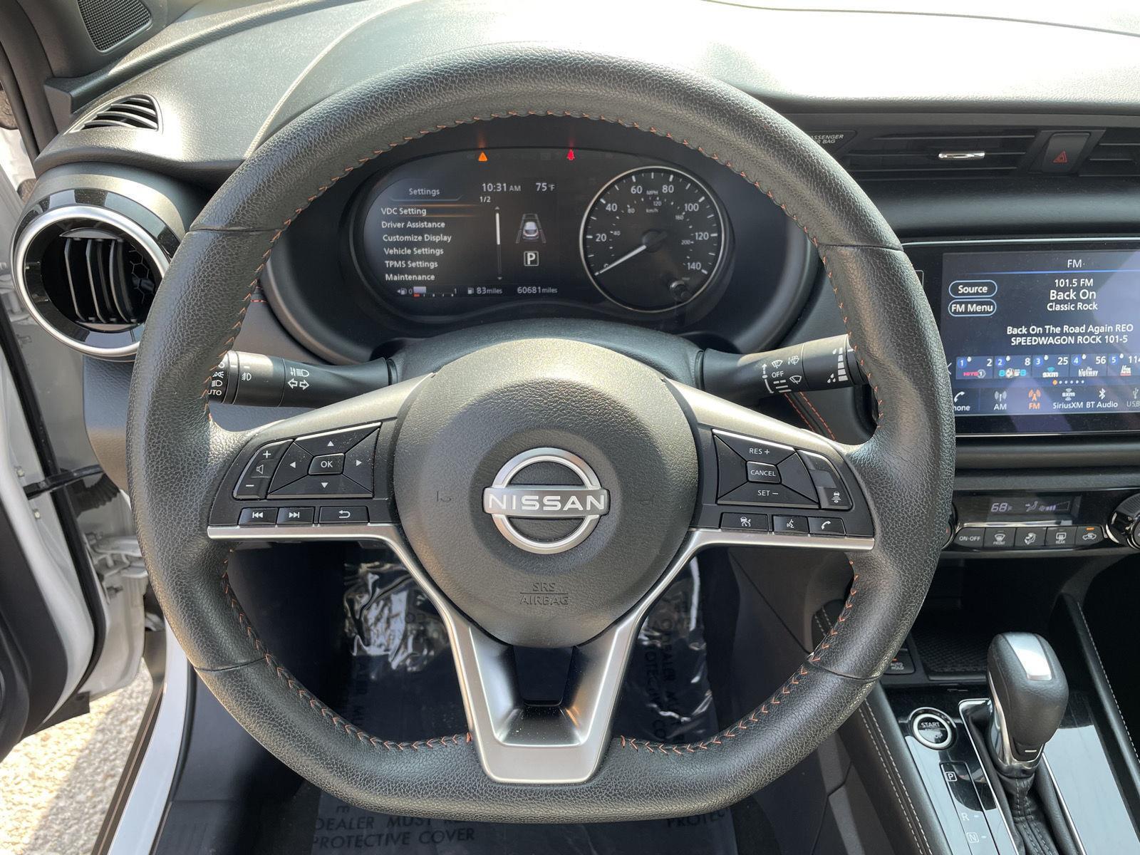 Vehicle photo 13