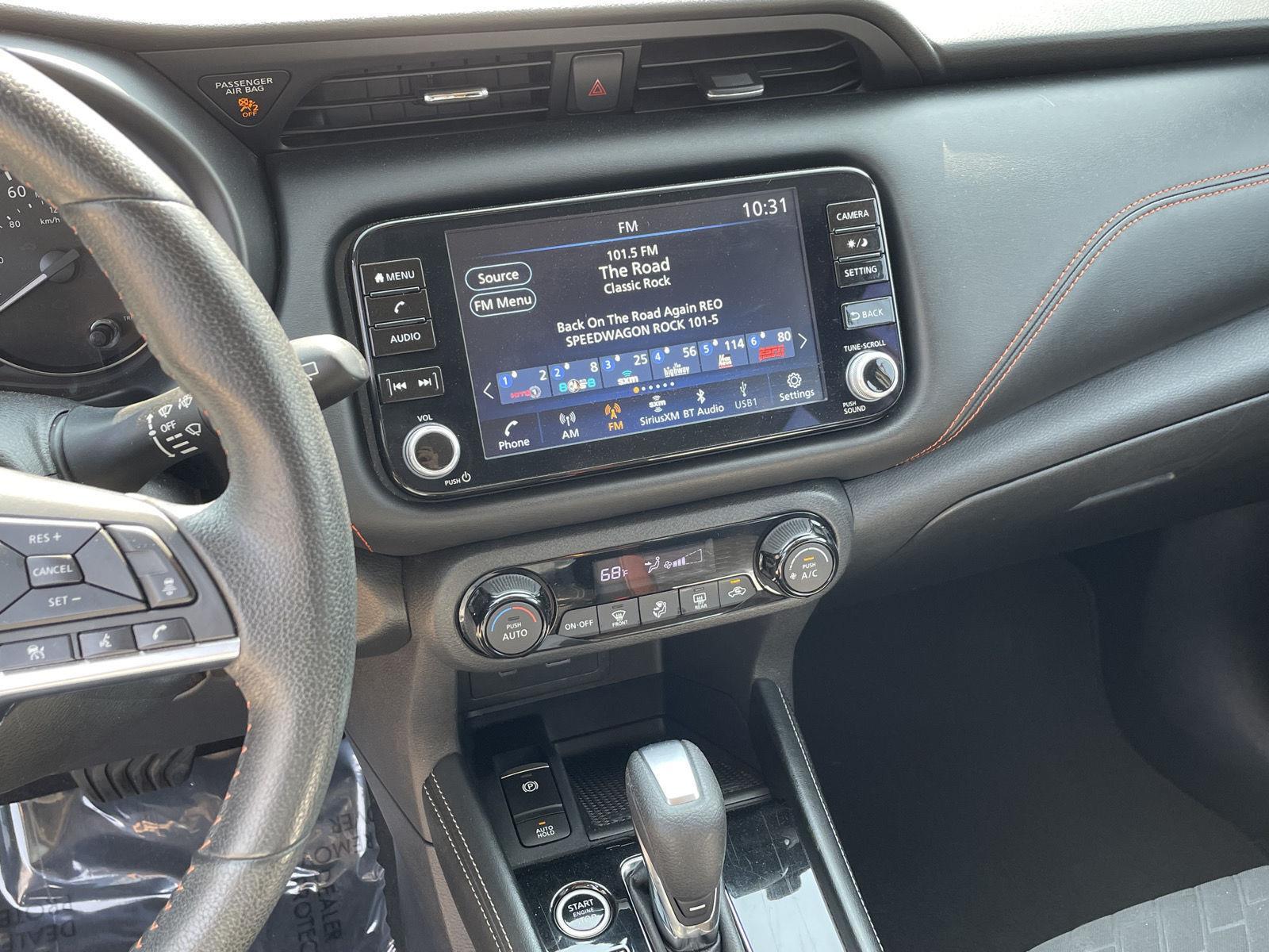 Vehicle photo 14