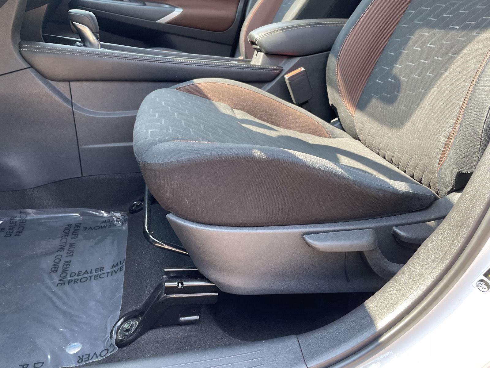 Vehicle photo 16