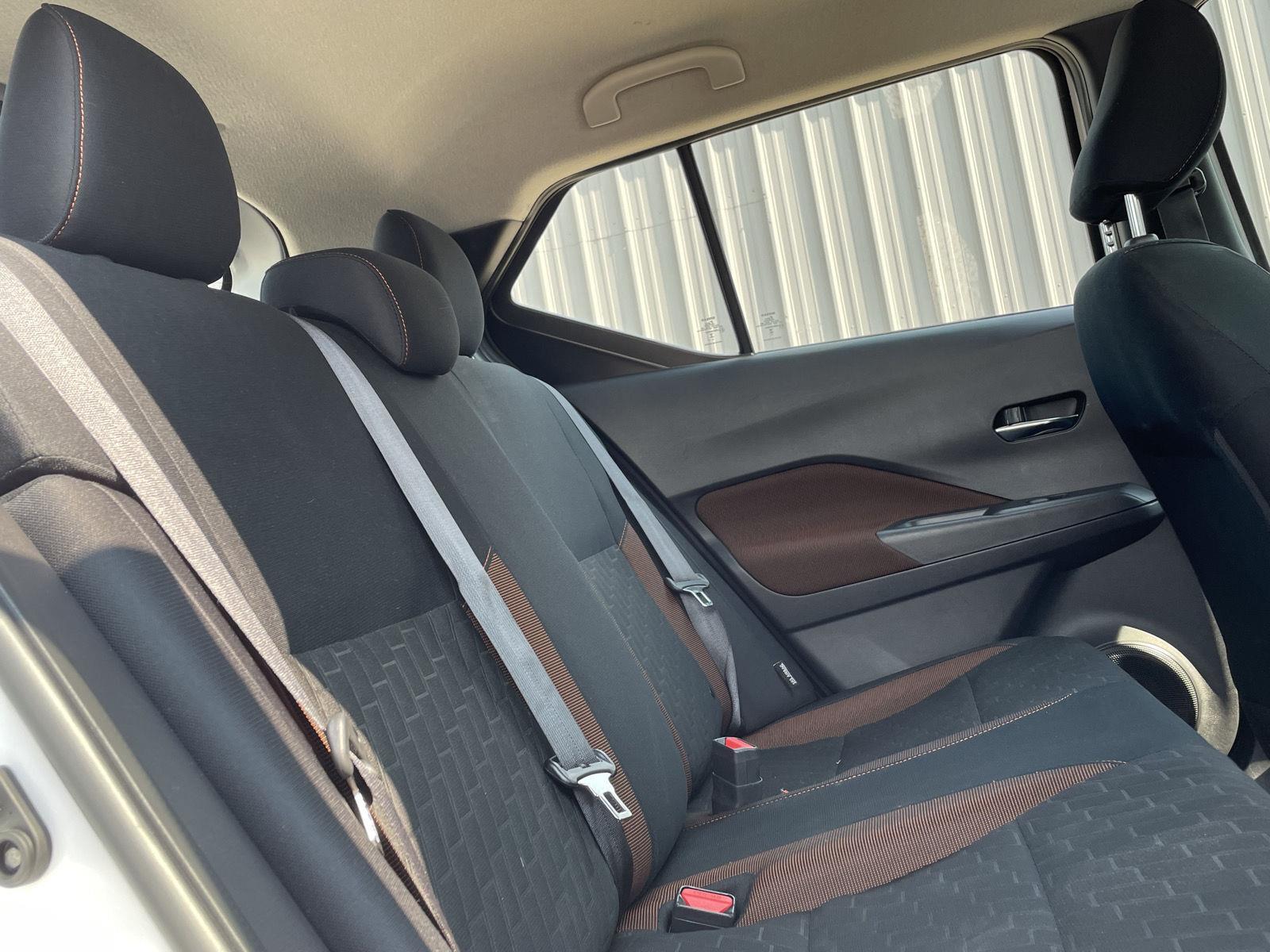 Vehicle photo 18