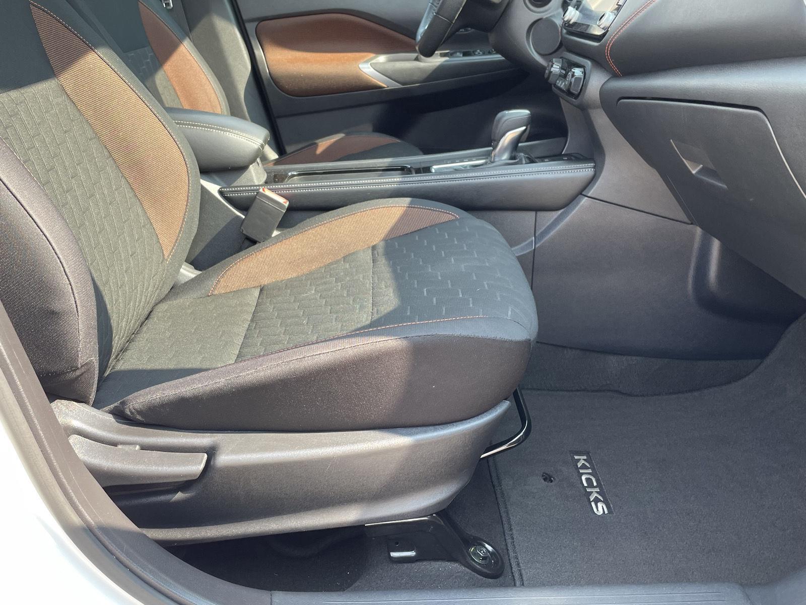 Vehicle photo 19