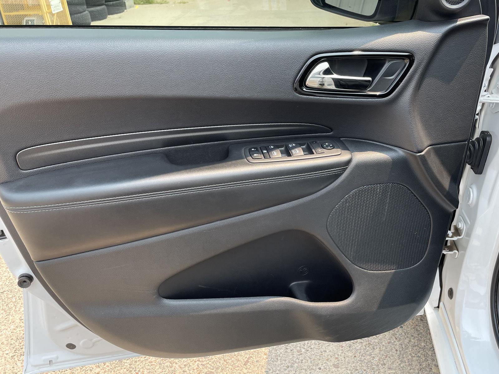 Vehicle photo 12