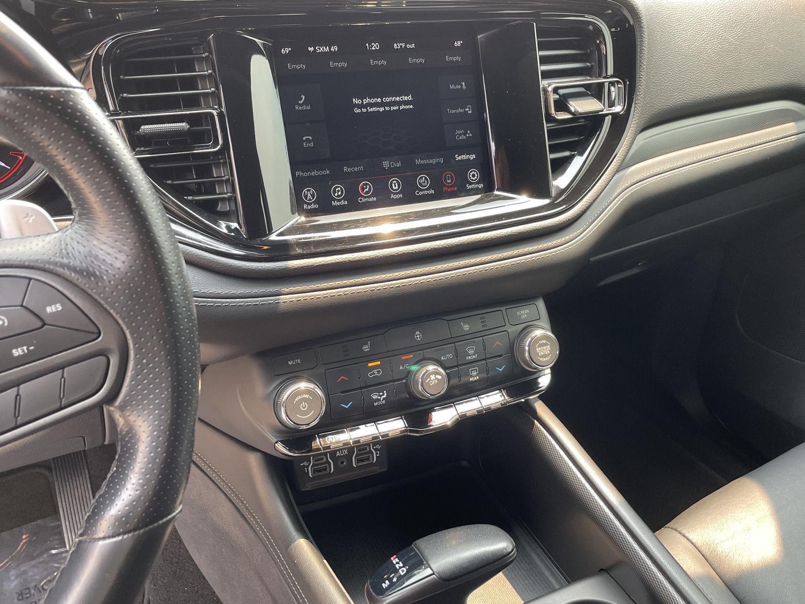 Vehicle photo 14