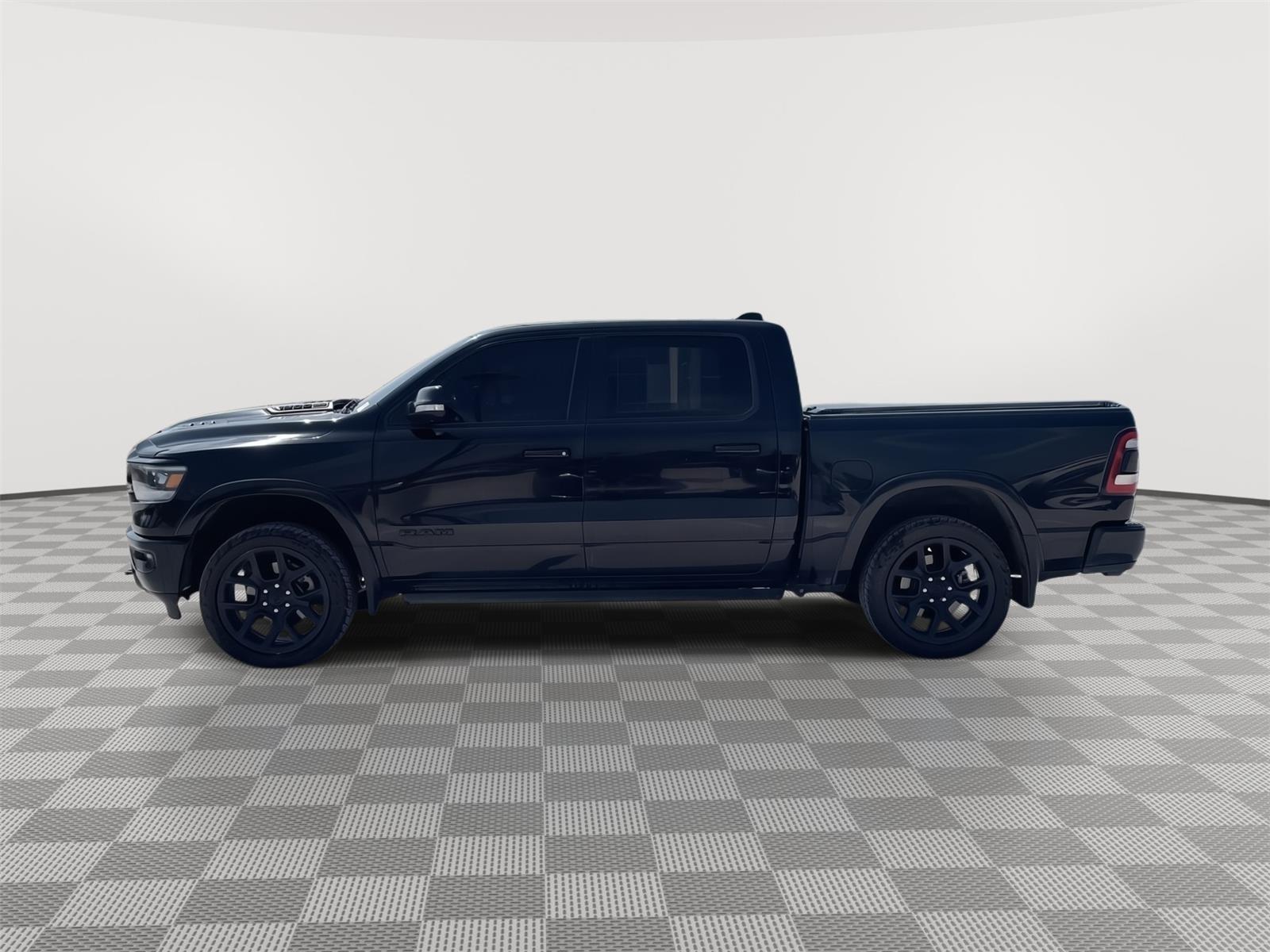 Vehicle photo 2