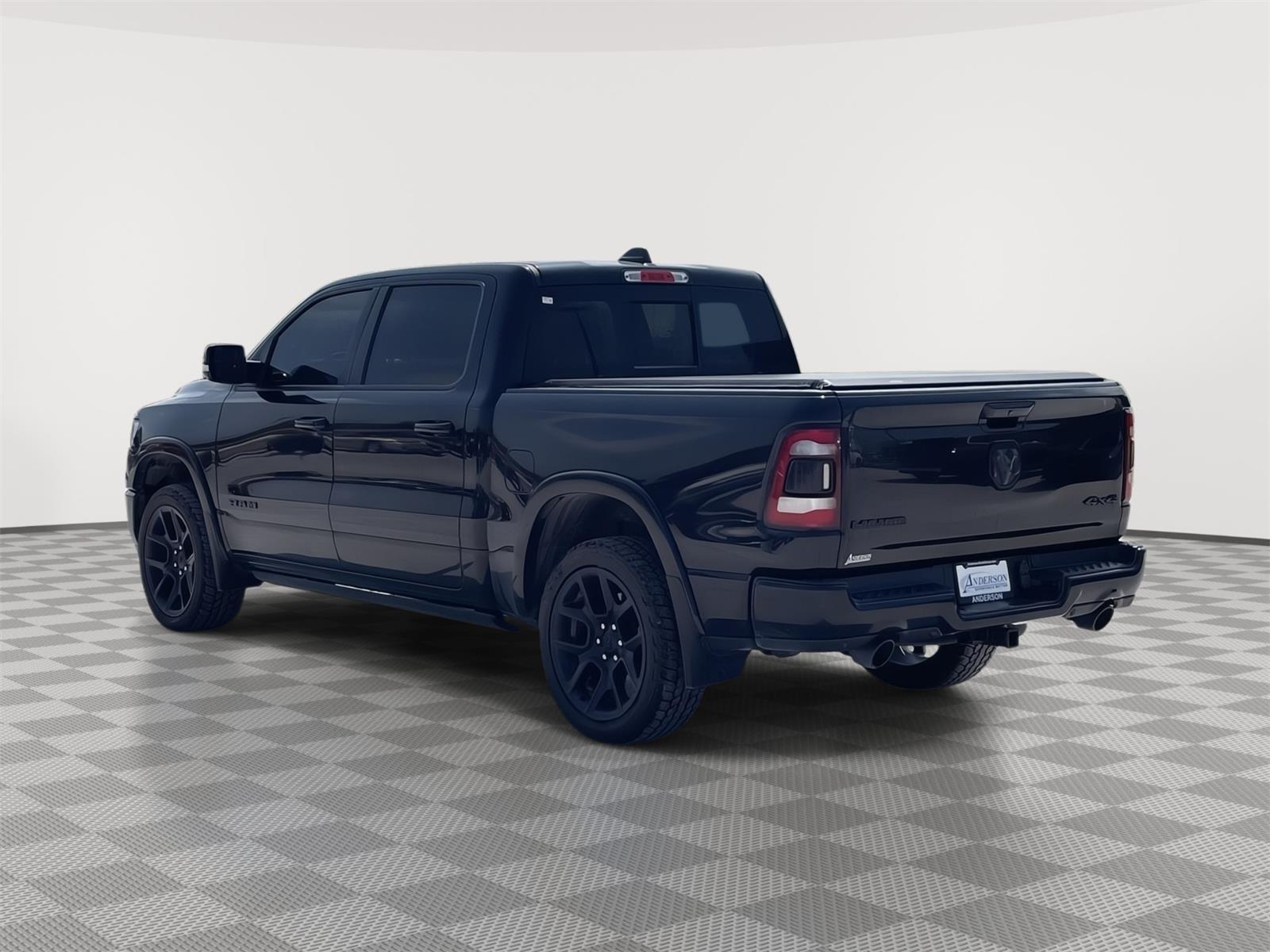 Vehicle photo 4