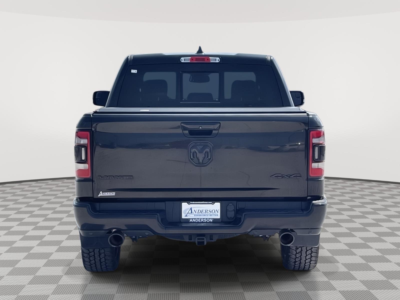 Vehicle photo 5
