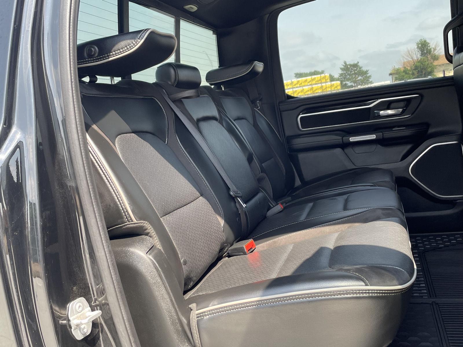 Vehicle photo 21