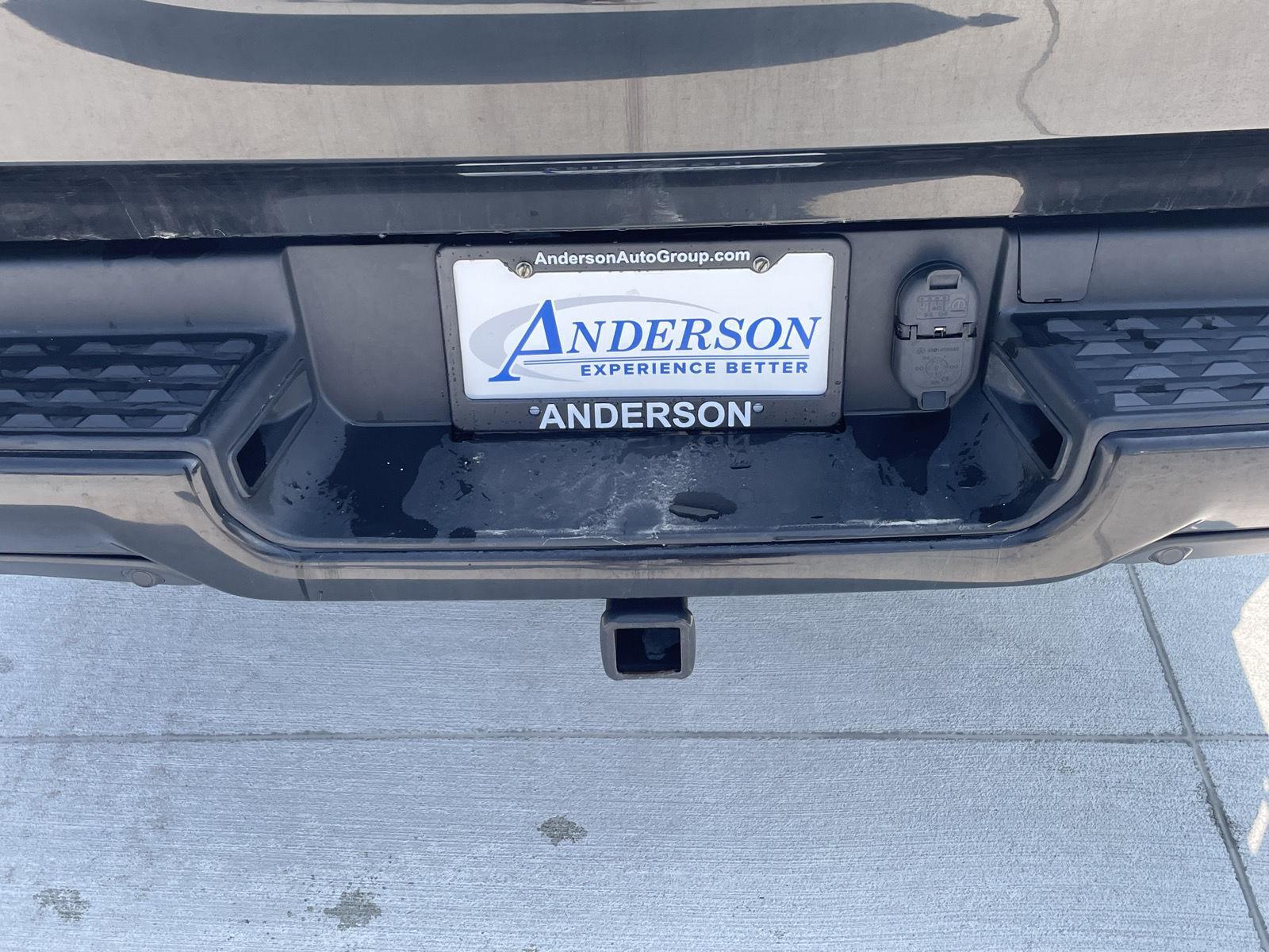 Vehicle photo 24