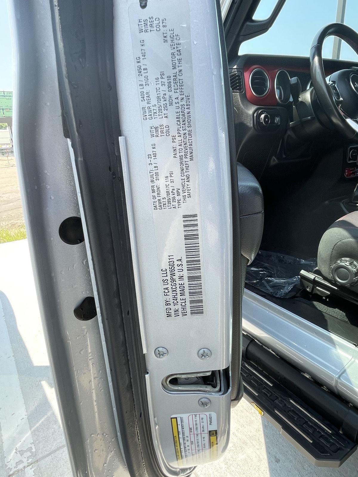 Vehicle photo 11
