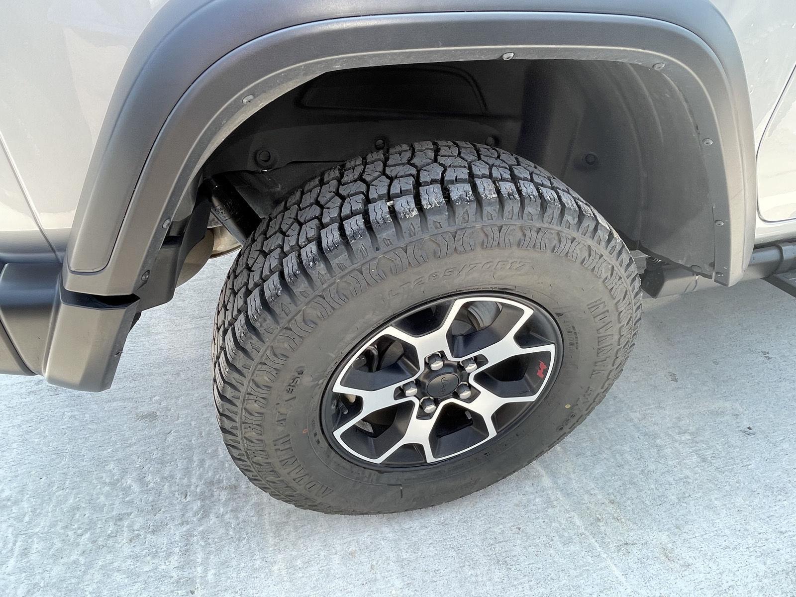Vehicle photo 12