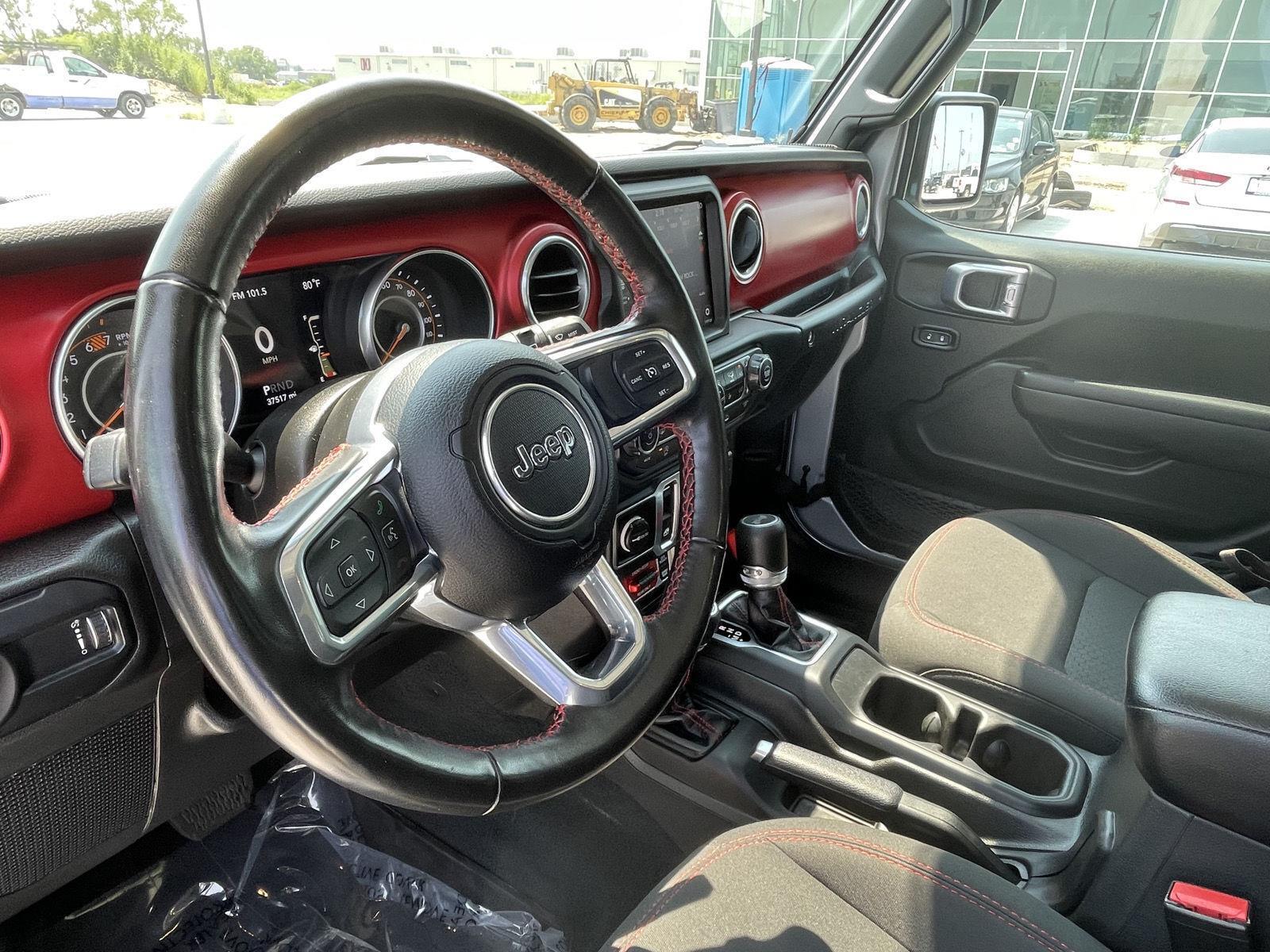 Vehicle photo 14