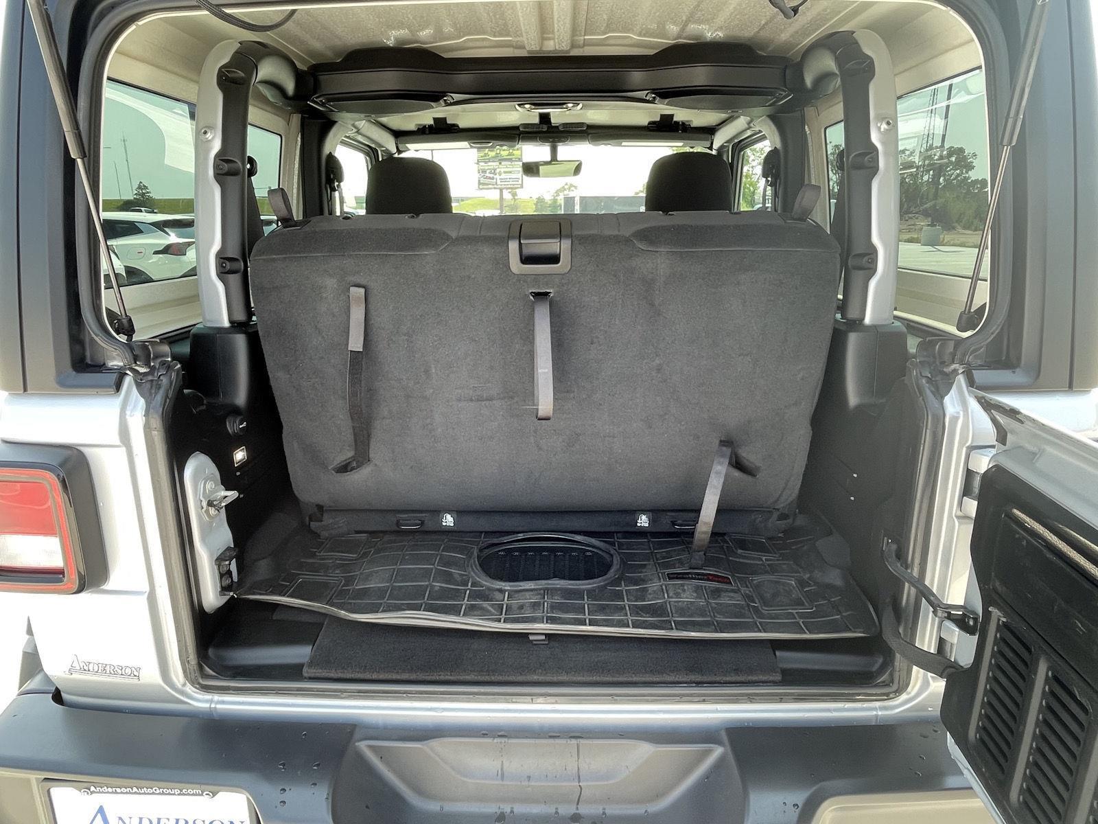 Vehicle photo 16
