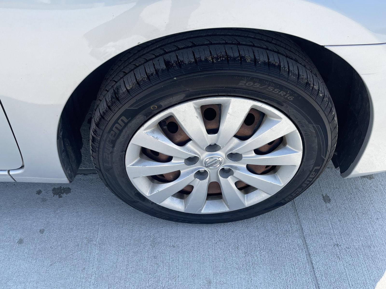 Vehicle photo 10
