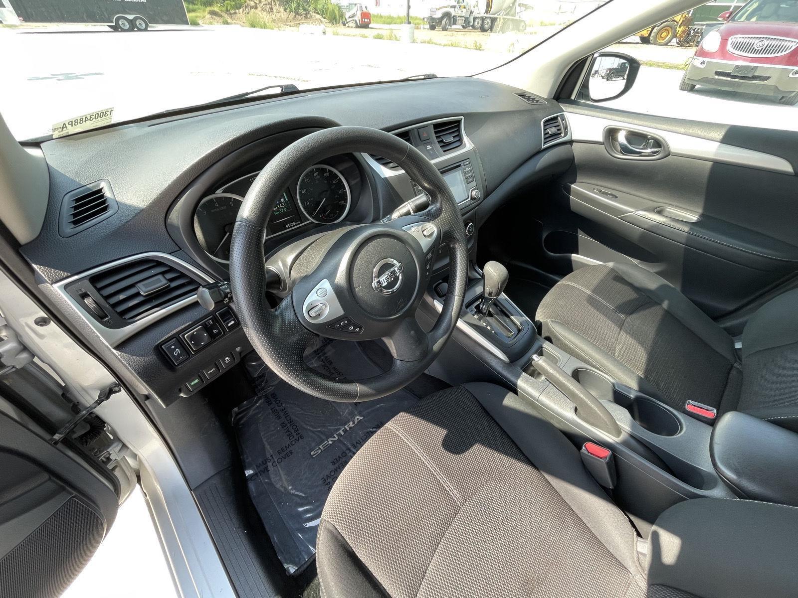 Vehicle photo 14