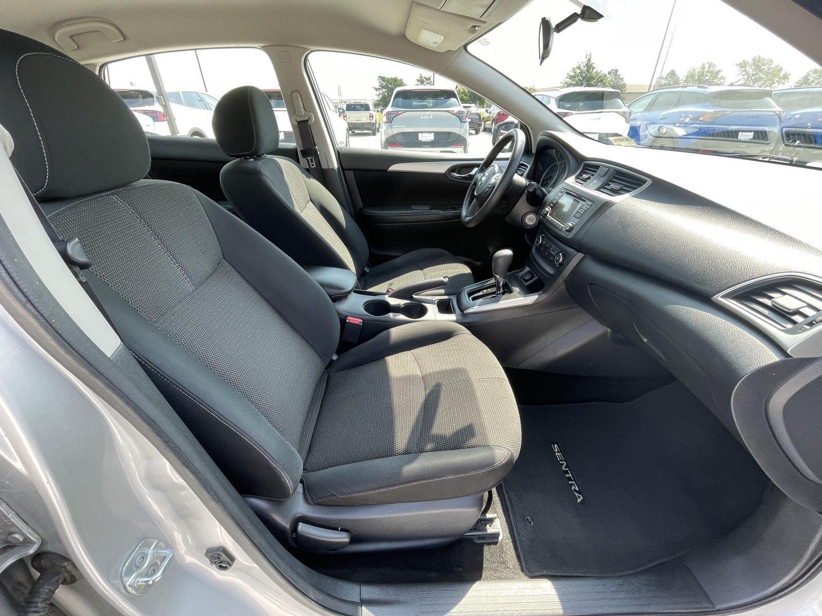 Vehicle photo 17