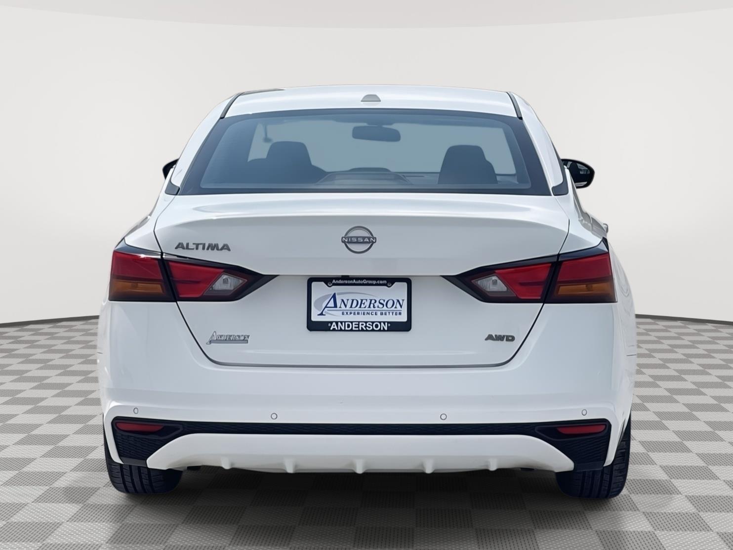 Vehicle photo 5